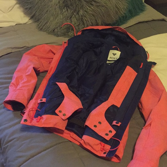 Woman’s winter jacket - Picture 2 of 3